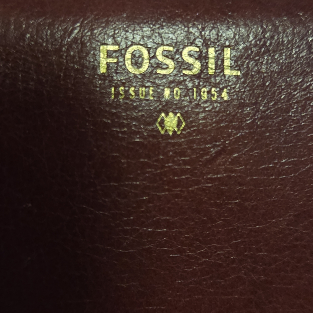 Fossil Wine Red Leather Zip Around Wallet Issue No 1954 Burgundy Continental Wal - Picture 2 of 9